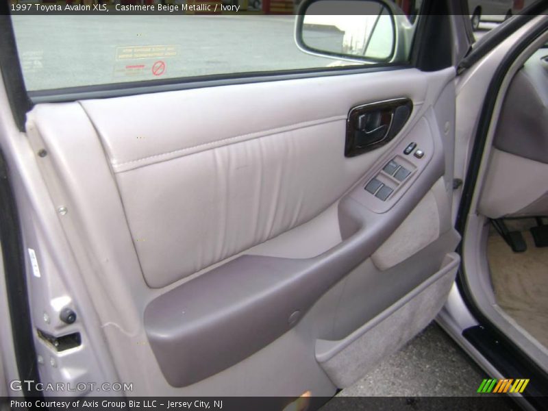 Cashmere Beige Metallic / Ivory 1997 Toyota Avalon XLS