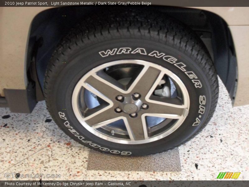Light Sandstone Metallic / Dark Slate Gray/Pebble Beige 2010 Jeep Patriot Sport