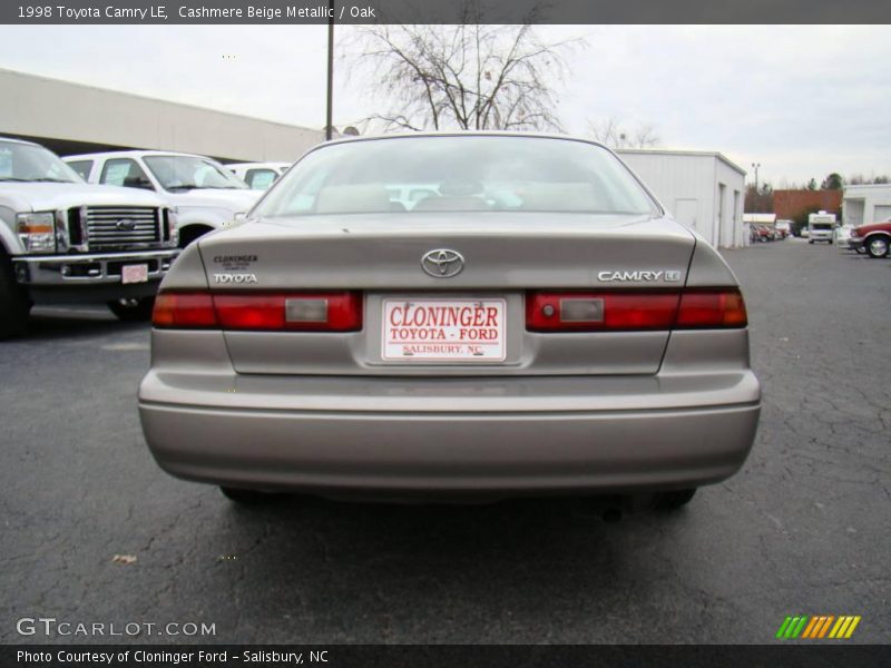 Cashmere Beige Metallic / Oak 1998 Toyota Camry LE