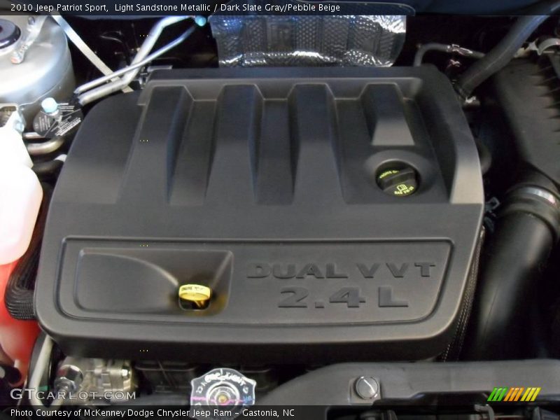 Light Sandstone Metallic / Dark Slate Gray/Pebble Beige 2010 Jeep Patriot Sport