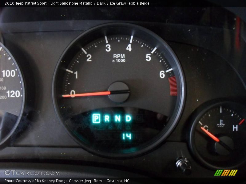 Light Sandstone Metallic / Dark Slate Gray/Pebble Beige 2010 Jeep Patriot Sport