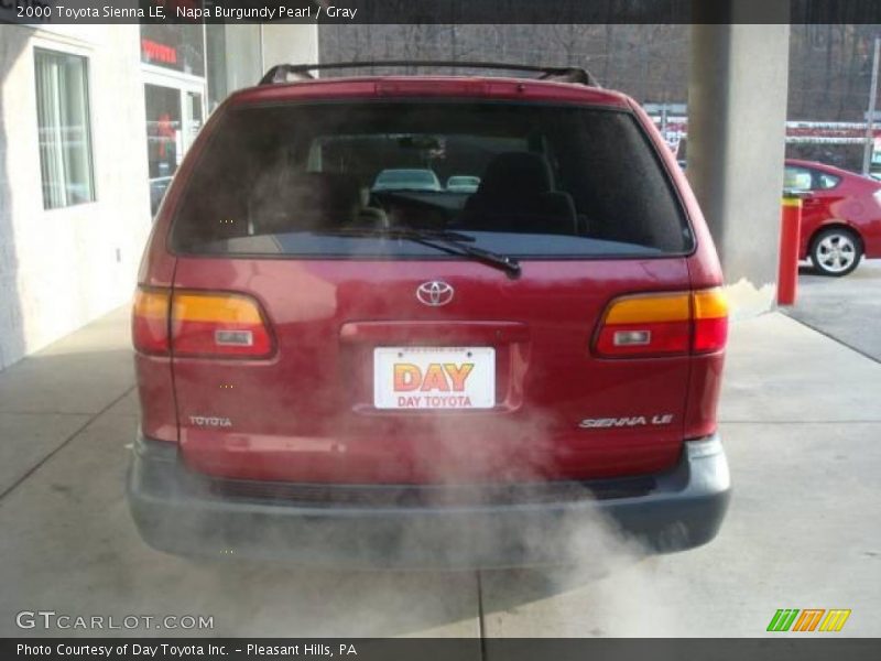 Napa Burgundy Pearl / Gray 2000 Toyota Sienna LE