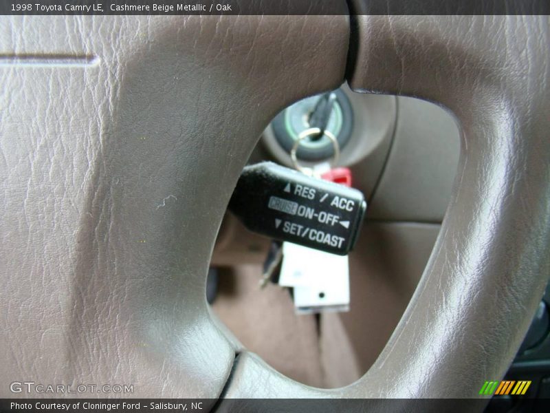 Cashmere Beige Metallic / Oak 1998 Toyota Camry LE