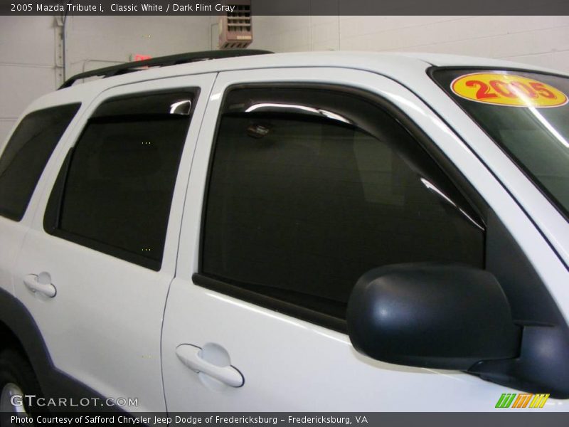 Classic White / Dark Flint Gray 2005 Mazda Tribute i