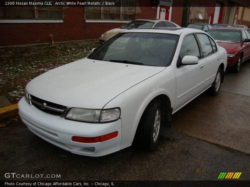 Arctic White Pearl Metallic / Black 1998 Nissan Maxima GLE