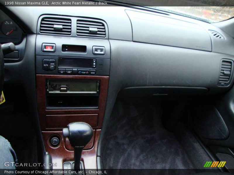 Arctic White Pearl Metallic / Black 1998 Nissan Maxima GLE