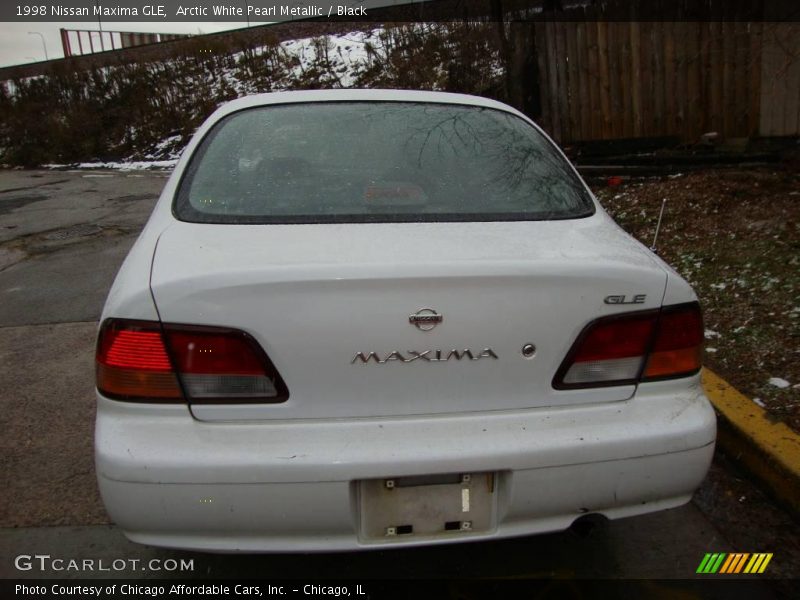 Arctic White Pearl Metallic / Black 1998 Nissan Maxima GLE