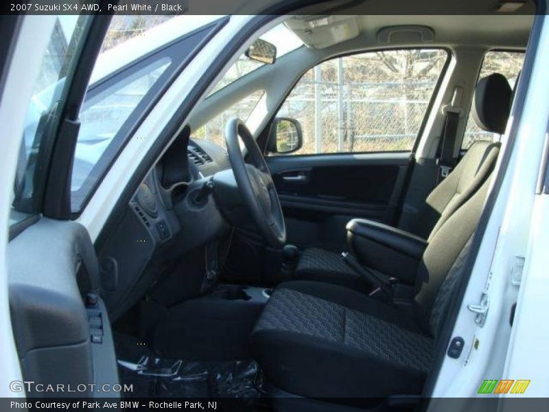 Pearl White / Black 2007 Suzuki SX4 AWD