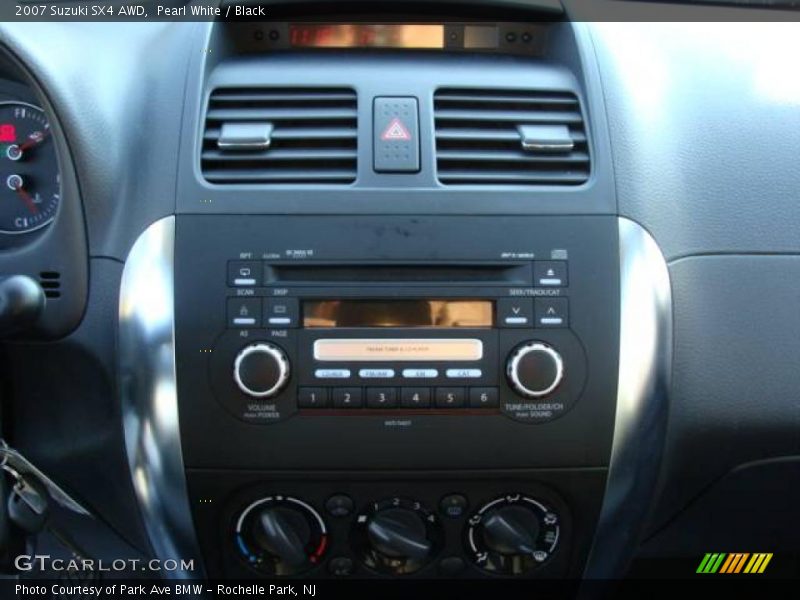 Pearl White / Black 2007 Suzuki SX4 AWD