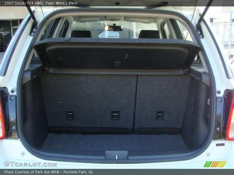 Pearl White / Black 2007 Suzuki SX4 AWD