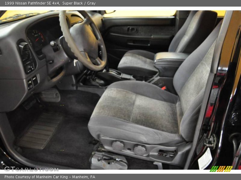 Super Black / Gray 1999 Nissan Pathfinder SE 4x4