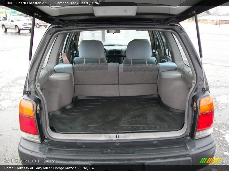 Diamond Black Pearl / Gray 2000 Subaru Forester 2.5 L