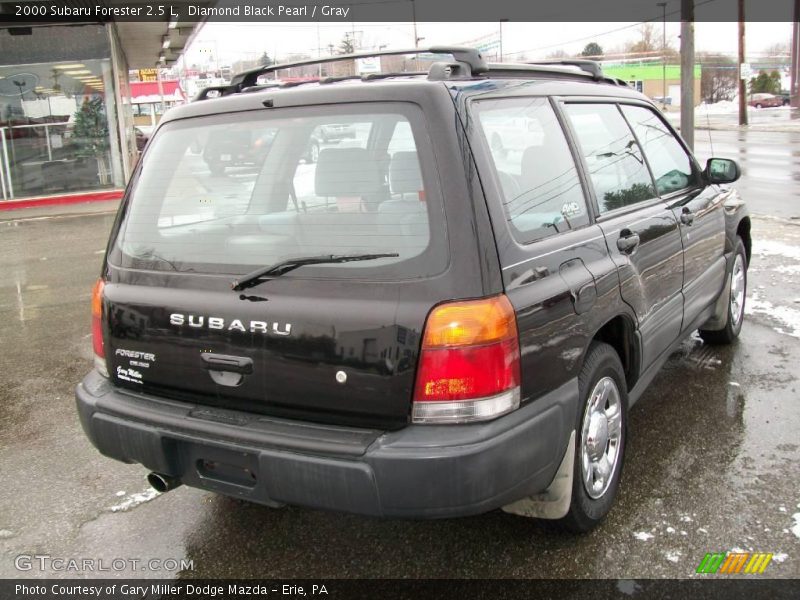 Diamond Black Pearl / Gray 2000 Subaru Forester 2.5 L