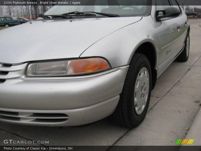 Bright Silver Metallic / Agate 2000 Plymouth Breeze