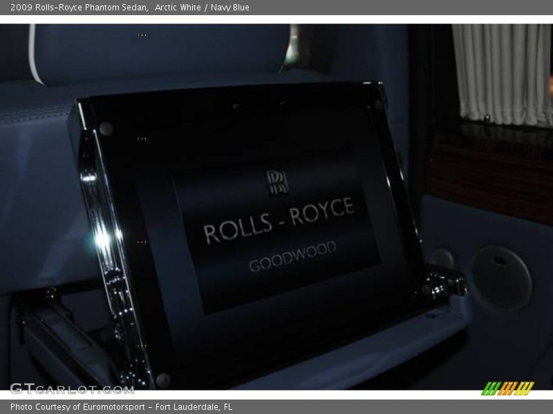 Arctic White / Navy Blue 2009 Rolls-Royce Phantom Sedan