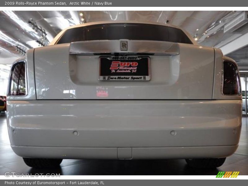 Arctic White / Navy Blue 2009 Rolls-Royce Phantom Sedan