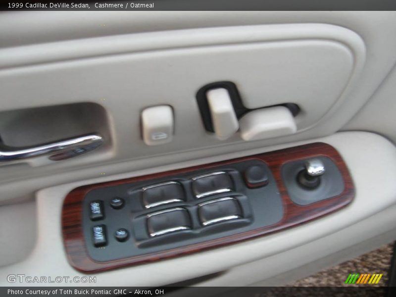 Cashmere / Oatmeal 1999 Cadillac DeVille Sedan