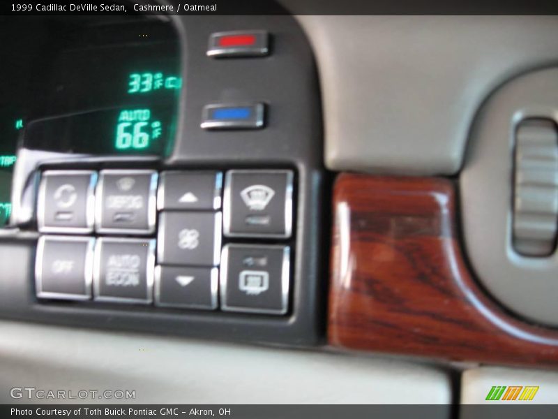 Cashmere / Oatmeal 1999 Cadillac DeVille Sedan