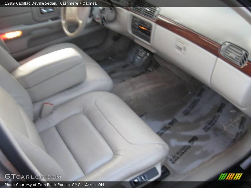 Cashmere / Oatmeal 1999 Cadillac DeVille Sedan