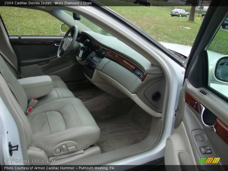 White Diamond / Shale 2004 Cadillac DeVille Sedan