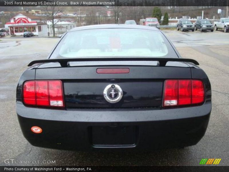 Black / Medium Parchment 2005 Ford Mustang V6 Deluxe Coupe