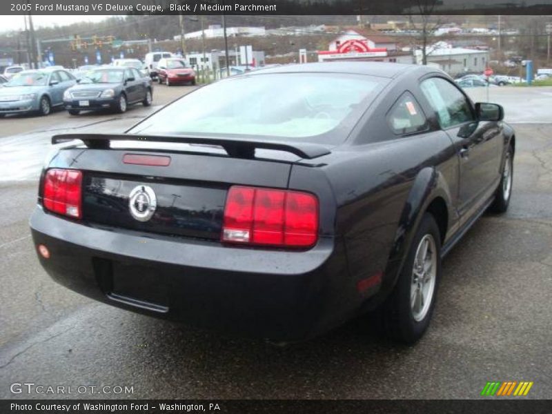 Black / Medium Parchment 2005 Ford Mustang V6 Deluxe Coupe
