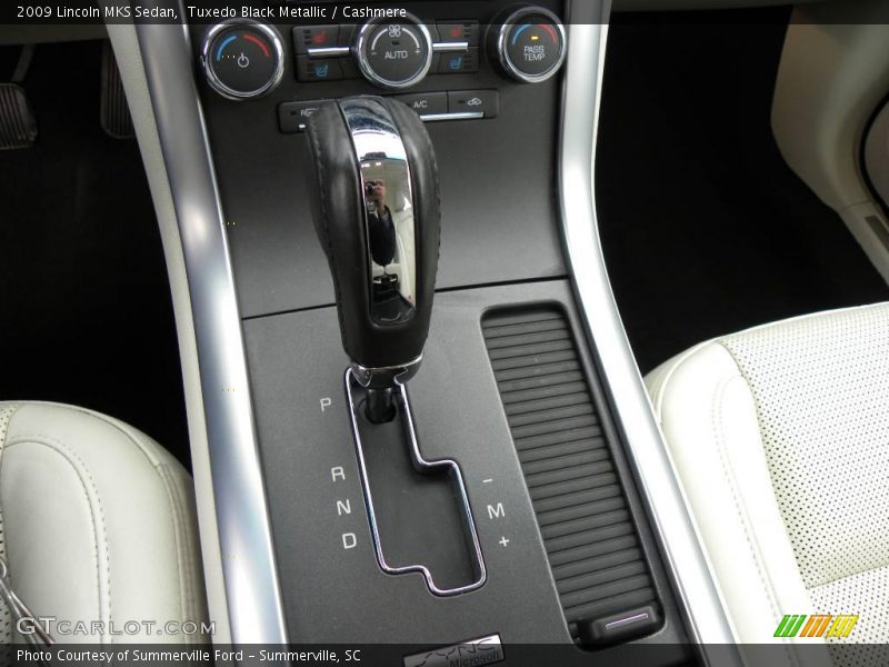 Tuxedo Black Metallic / Cashmere 2009 Lincoln MKS Sedan