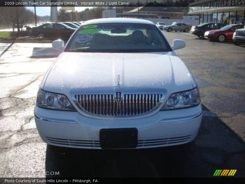 Vibrant White / Light Camel 2009 Lincoln Town Car Signature Limited