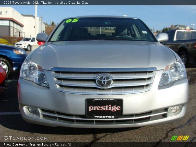 Titanium Metallic / Graphite Gray 2005 Toyota Avalon XLS