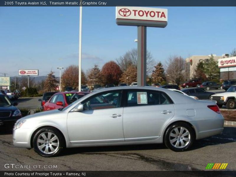 Titanium Metallic / Graphite Gray 2005 Toyota Avalon XLS