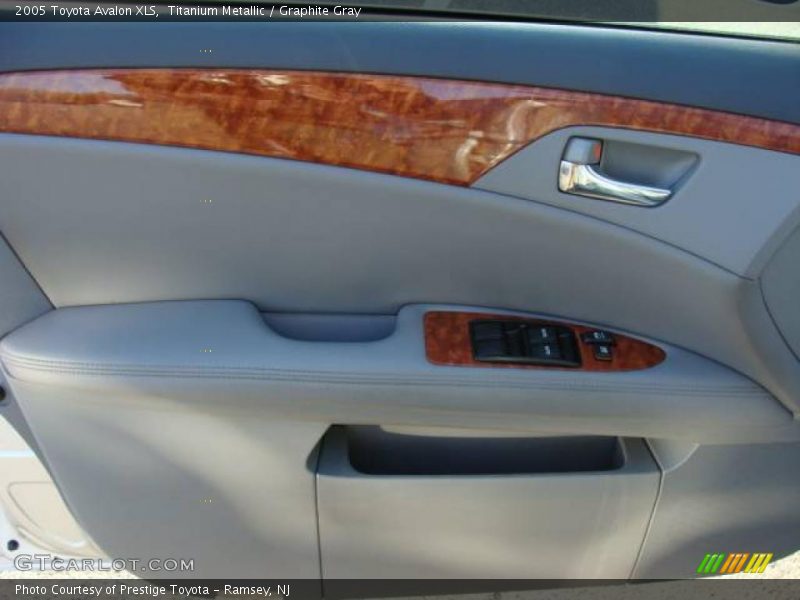 Titanium Metallic / Graphite Gray 2005 Toyota Avalon XLS