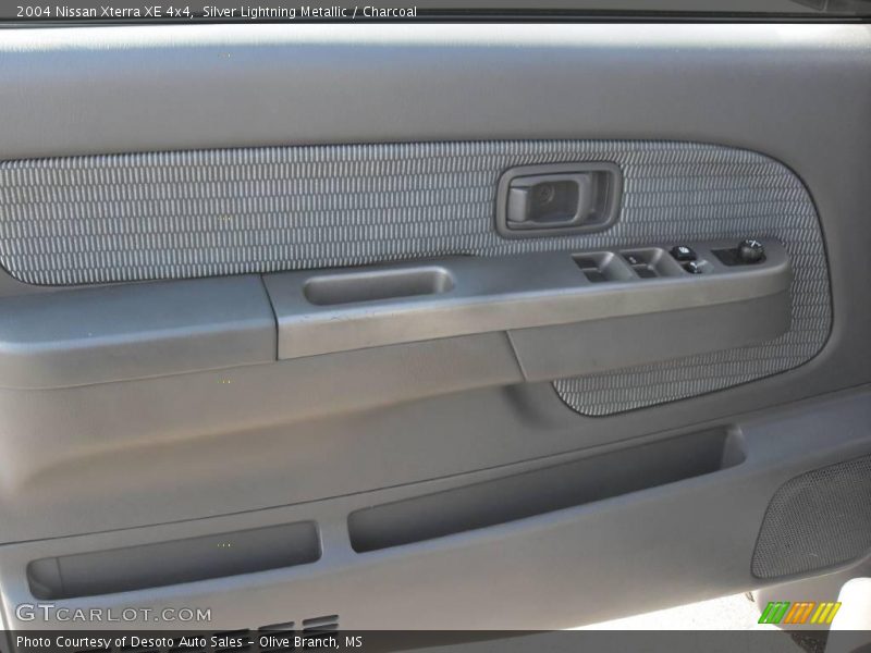 Silver Lightning Metallic / Charcoal 2004 Nissan Xterra XE 4x4