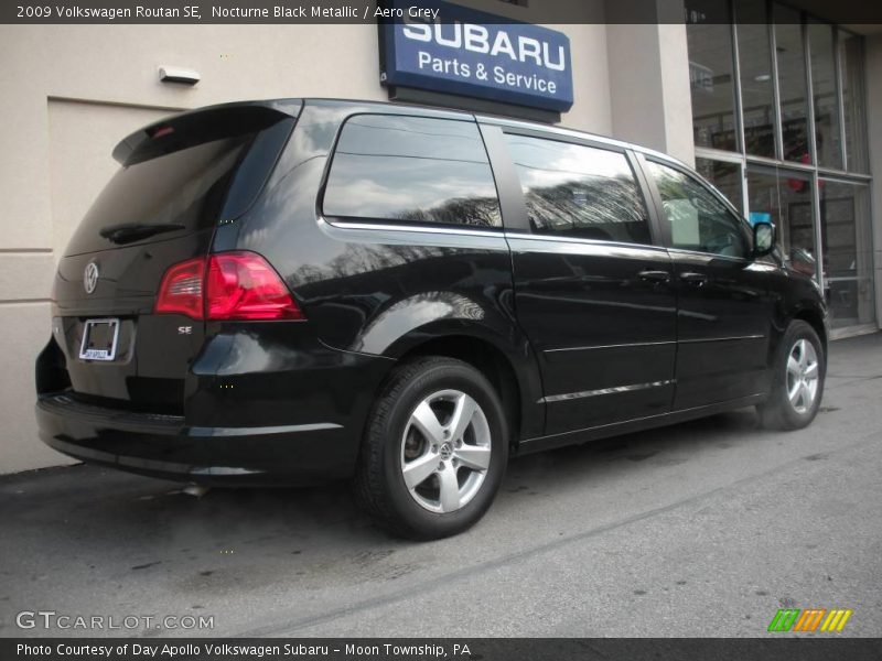 Nocturne Black Metallic / Aero Grey 2009 Volkswagen Routan SE