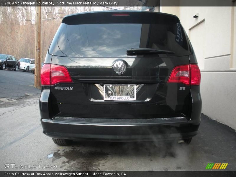 Nocturne Black Metallic / Aero Grey 2009 Volkswagen Routan SE