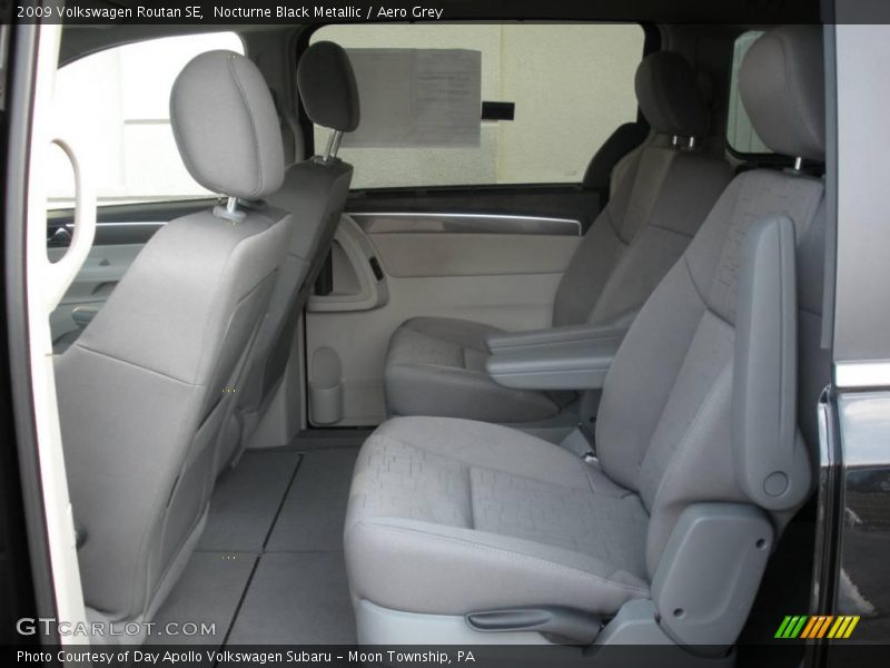 Nocturne Black Metallic / Aero Grey 2009 Volkswagen Routan SE