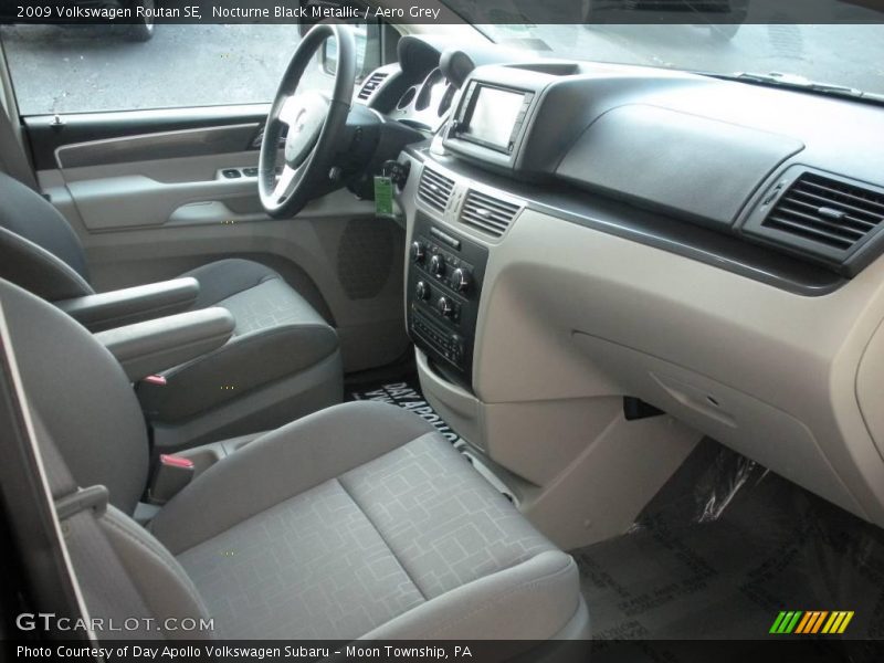 Nocturne Black Metallic / Aero Grey 2009 Volkswagen Routan SE