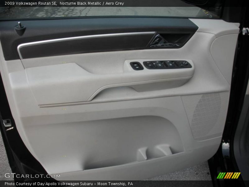 Nocturne Black Metallic / Aero Grey 2009 Volkswagen Routan SE