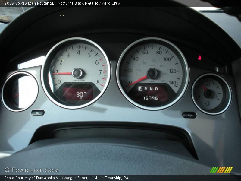 Nocturne Black Metallic / Aero Grey 2009 Volkswagen Routan SE