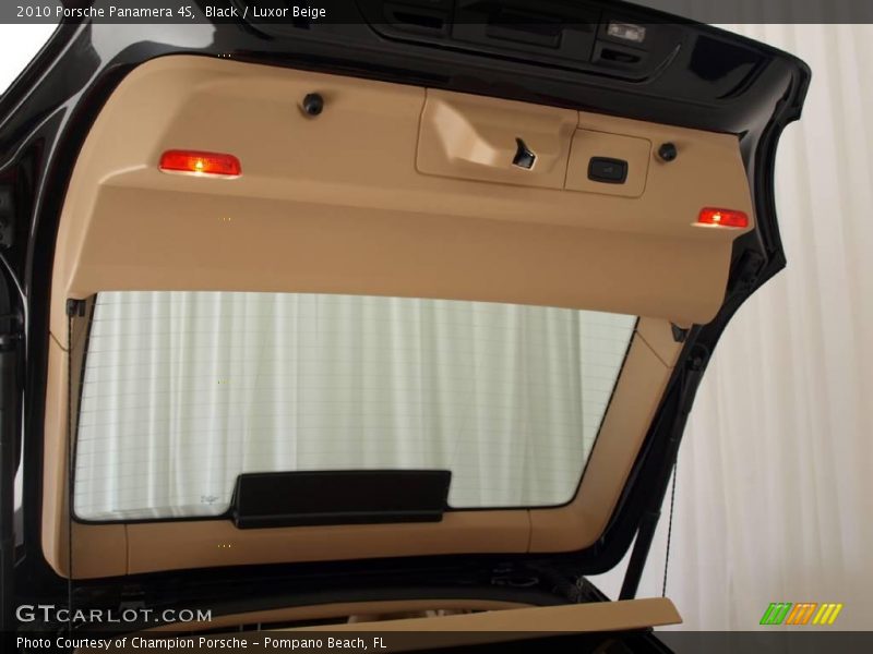Black / Luxor Beige 2010 Porsche Panamera 4S
