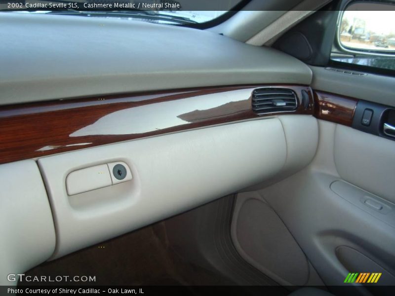 Cashmere Metallic / Neutral Shale 2002 Cadillac Seville SLS