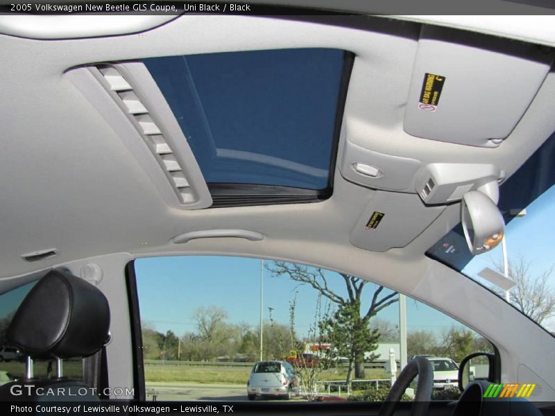 Uni Black / Black 2005 Volkswagen New Beetle GLS Coupe
