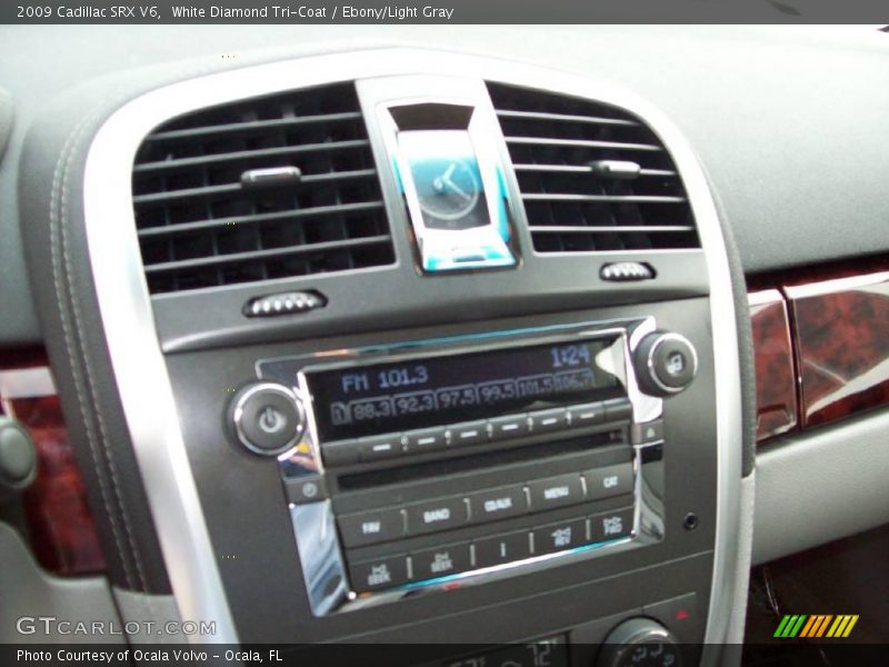 White Diamond Tri-Coat / Ebony/Light Gray 2009 Cadillac SRX V6