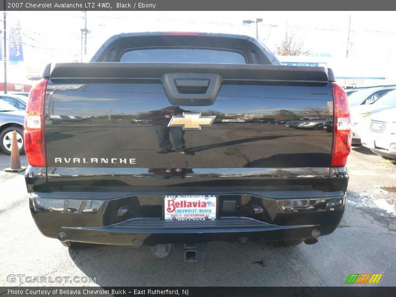 Black / Ebony 2007 Chevrolet Avalanche LTZ 4WD