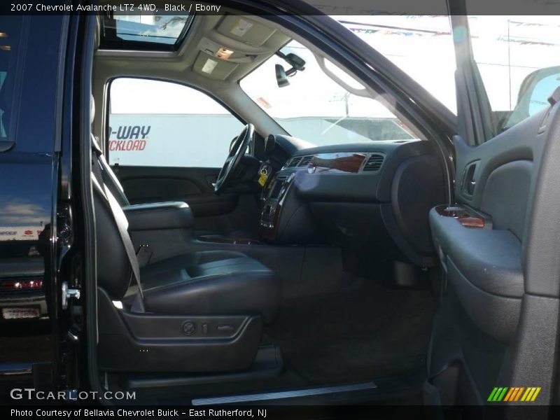 Black / Ebony 2007 Chevrolet Avalanche LTZ 4WD