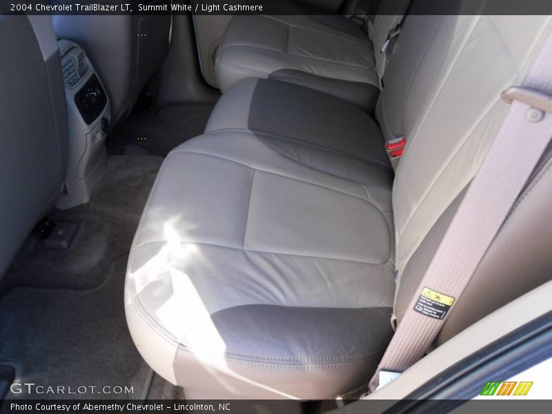 Summit White / Light Cashmere 2004 Chevrolet TrailBlazer LT