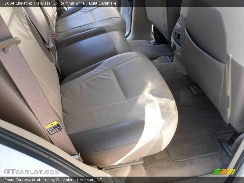 Summit White / Light Cashmere 2004 Chevrolet TrailBlazer LT