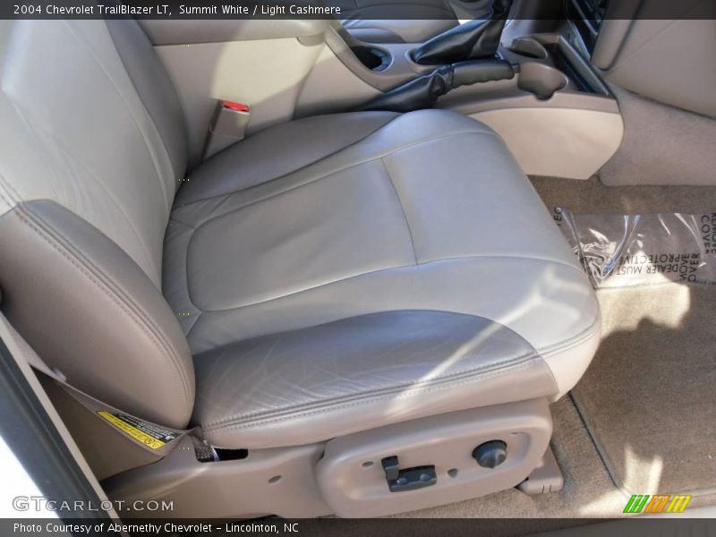 Summit White / Light Cashmere 2004 Chevrolet TrailBlazer LT