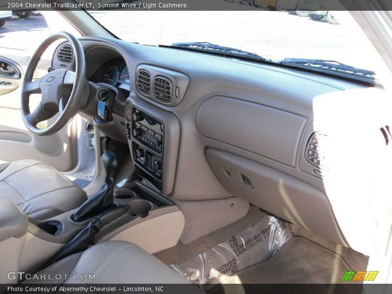 Summit White / Light Cashmere 2004 Chevrolet TrailBlazer LT