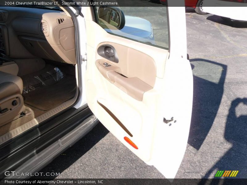 Summit White / Light Cashmere 2004 Chevrolet TrailBlazer LT