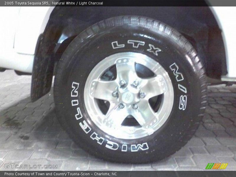 Natural White / Light Charcoal 2005 Toyota Sequoia SR5